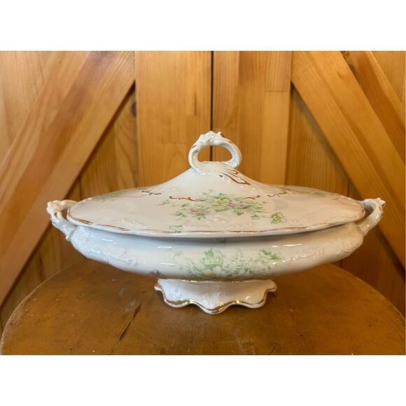 Vintage oval dish, footed handles lid floral gold etching (8726) - Picture 1 of 15